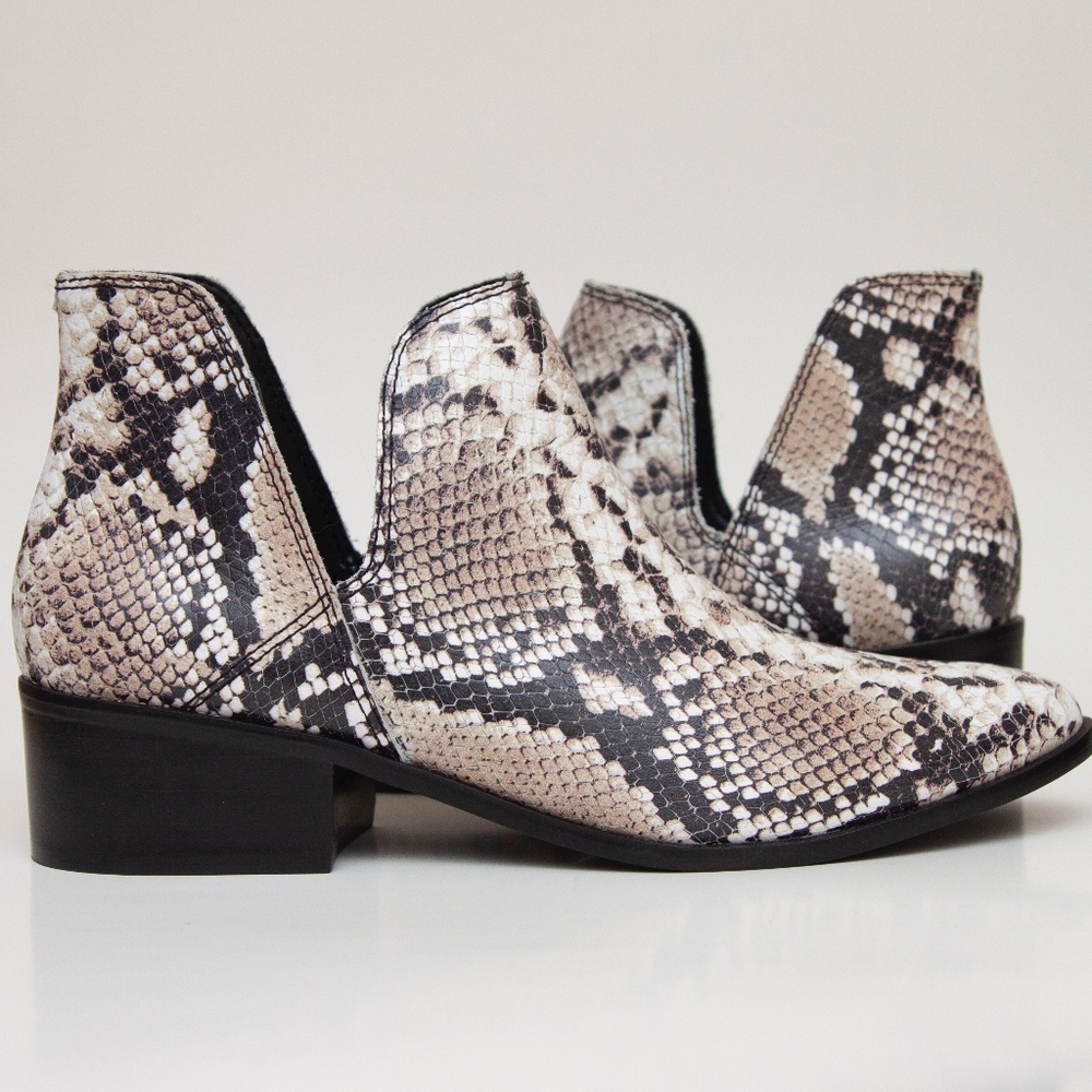 Kaanas Como Open Ankle Booties - image 3